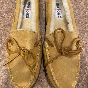 Brand New Women’s Minnetonka Slippers